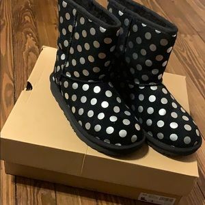 UGG (NEW) Boots Girls Sz4 Classic Metallic Dots